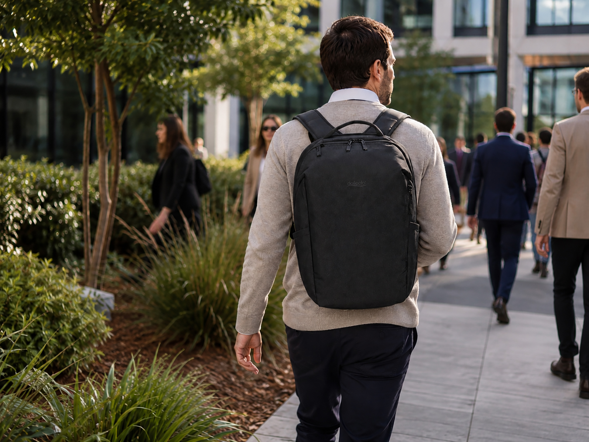 Deflecto 13L Black Laptop Backpack - Image 4